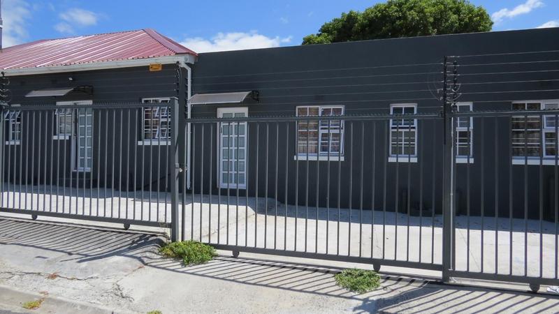 To Let 8 Bedroom Property for Rent in Claremont Western Cape